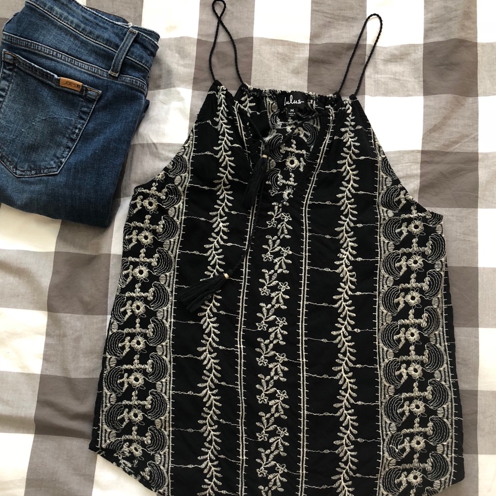 🎉HP🎉 Lulu’s Stargazer Black Embroidered Top